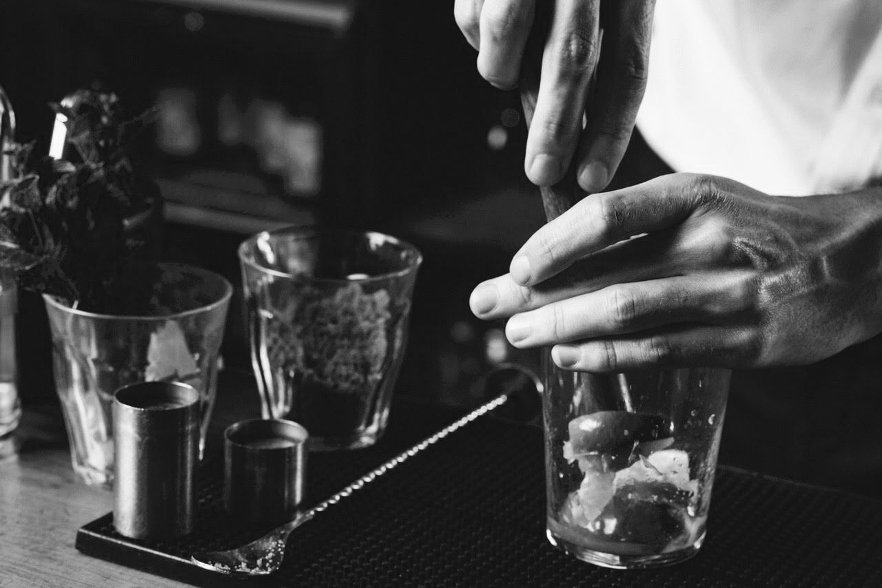 Bartender trabajando