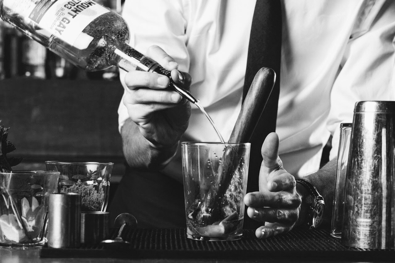 Bartender trabajando